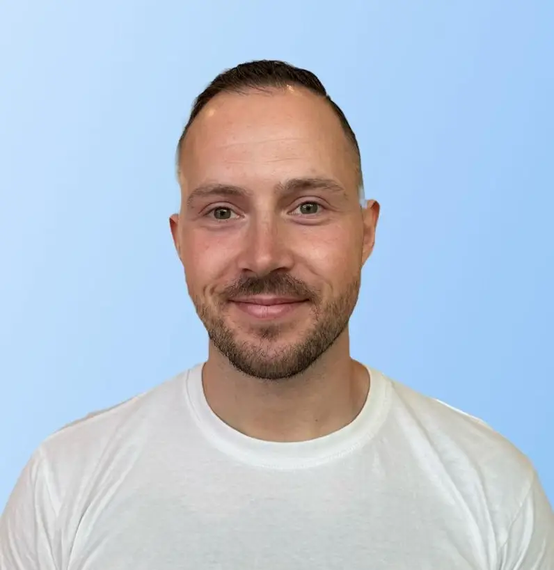 Domen Svikart v3